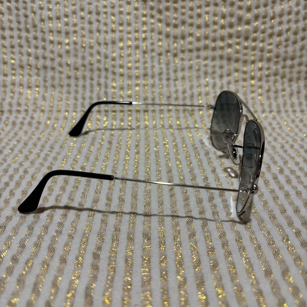 Ray-Ban Aviator Sunglasses Silver Frame with Blue Gradient Lenses - Picture 3 of 5